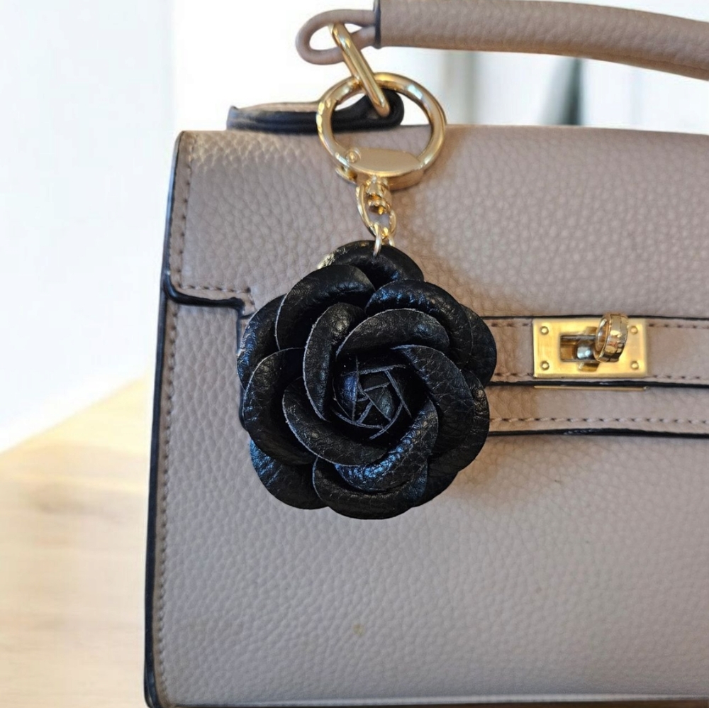 SALE!!  Beautiful Dusty Rose Beige Satchel Style Handbag with Bag Charm - Picture 6 of 7